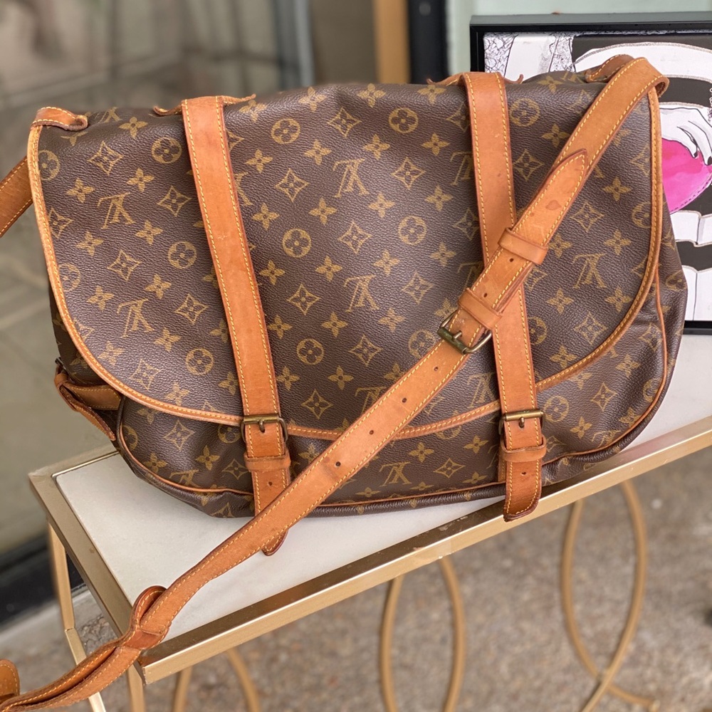 🚫SOLD🚫Authentic Louis Vuitton Saumur 43
